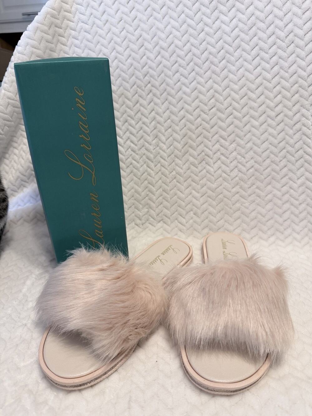 Lauren Lorraine Fluffy Slippers Womens Blush Faux Fur Size 11 Bridal Wedding Spa